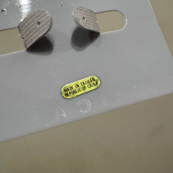 80s style Vintage Dalessio Design Chicago Purple & Gold Dangle Earrings Clip Ons - Picture 8 of 8